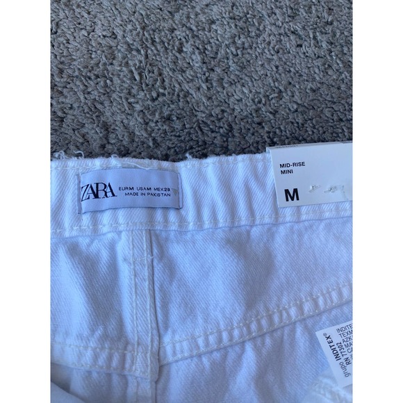 Zara white mid rise distressed mini skirt, size Medium (NWT) - Picture 4 of 11